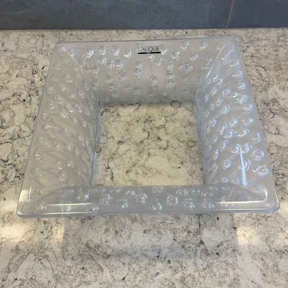 Lalique Crystal Coupe Roses Square Bowl - Picture 1 of 14